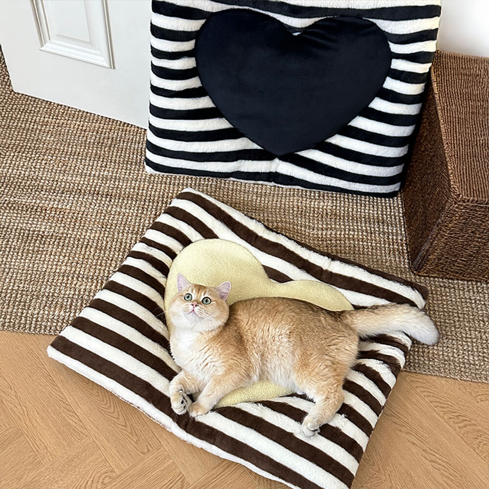 Striped Heart-Shaped Cozy Comfort Dog & Cat Mat